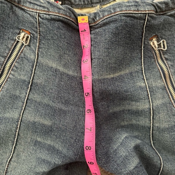 Vintage Blue Denim Jeans with Zipper Detail - Picture 4 of 11